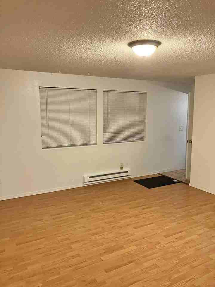 2429 Ne Saratoga St - Photo 7 of 36