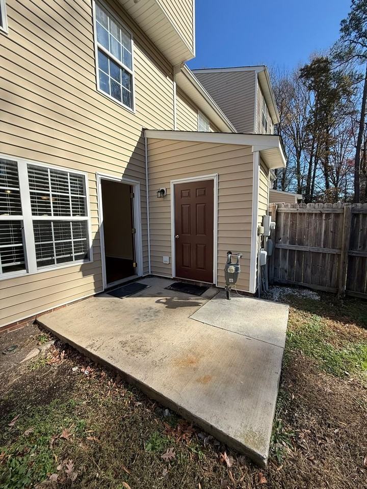 10213 Sarah St - Photo 3 of 23