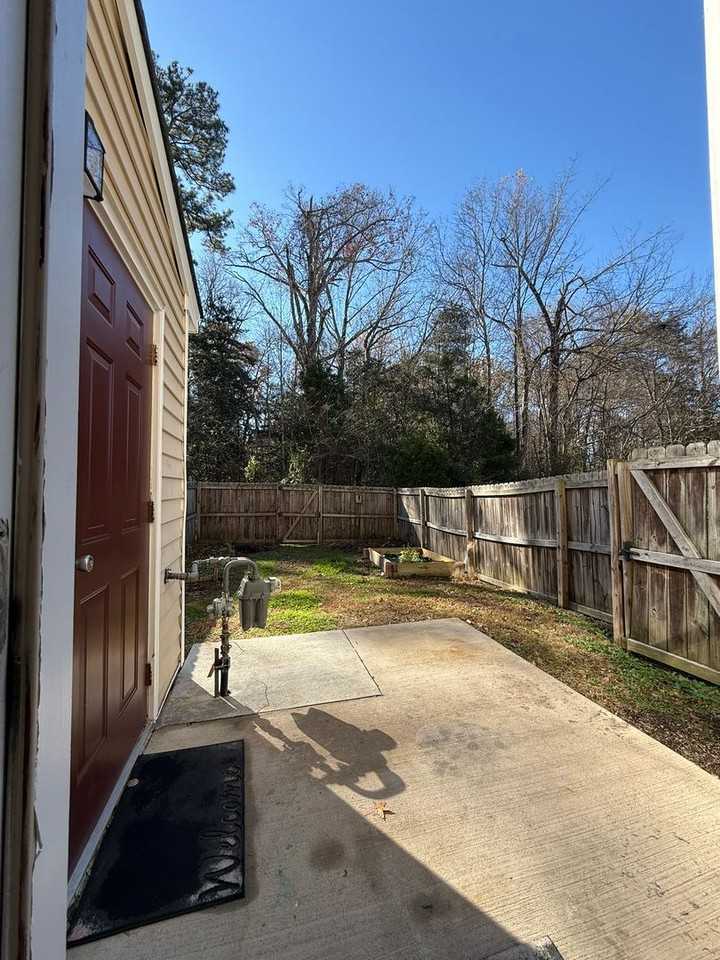 10213 Sarah St - Photo 4 of 23