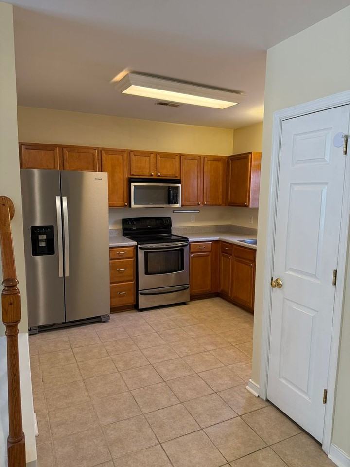 10213 Sarah St - Photo 7 of 23