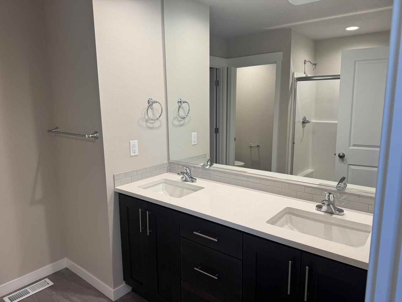 8505 Ne 133rd Ave - Photo 3 of 31