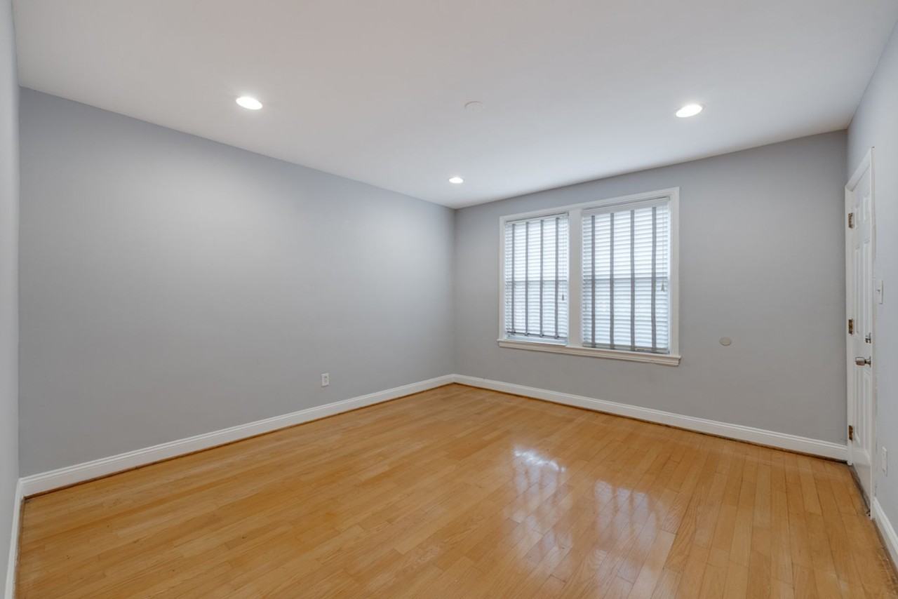 1333 Adams St Ne - Photo 3 of 15