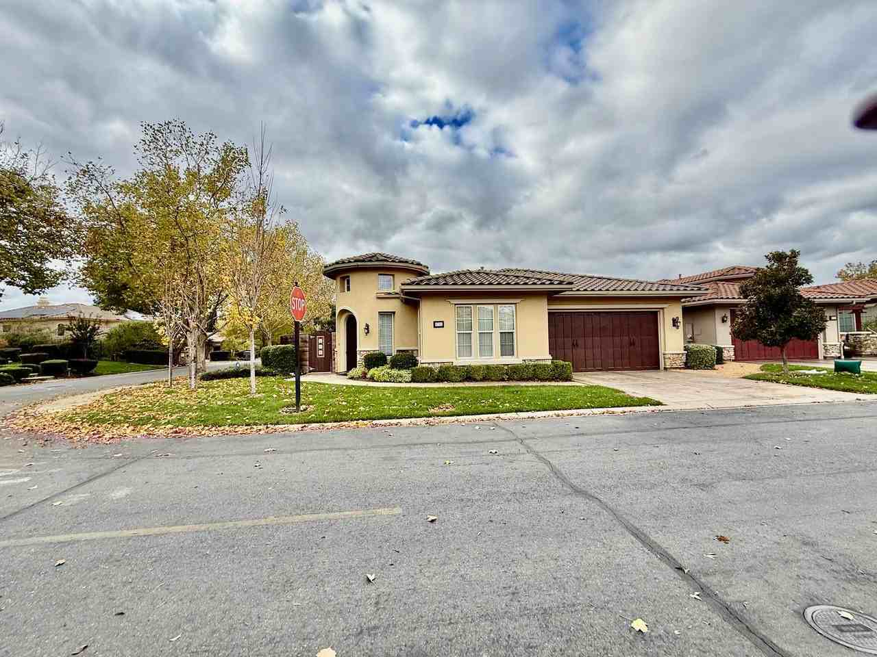 8702 Pasatiempo Cir - Photo 2 of 27