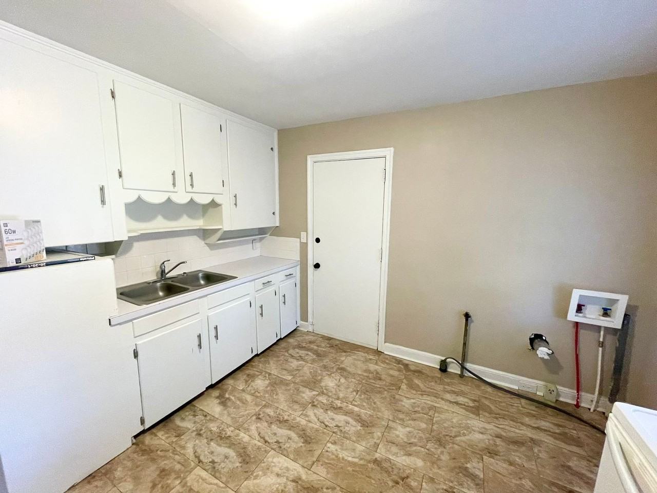 3044 Kennedy St - Photo 4 of 7