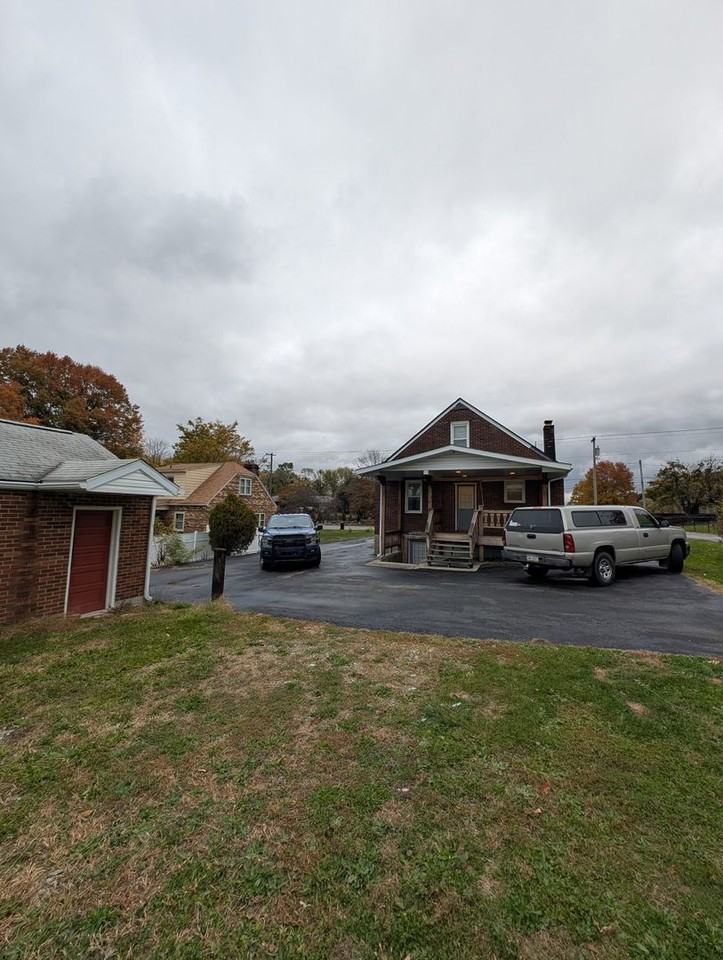604 Clay Pike - Photo 3 of 17