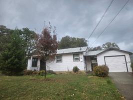 featured image of 550 Clearlake Avenue