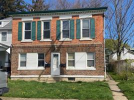 featured image of 909 West Adams Street