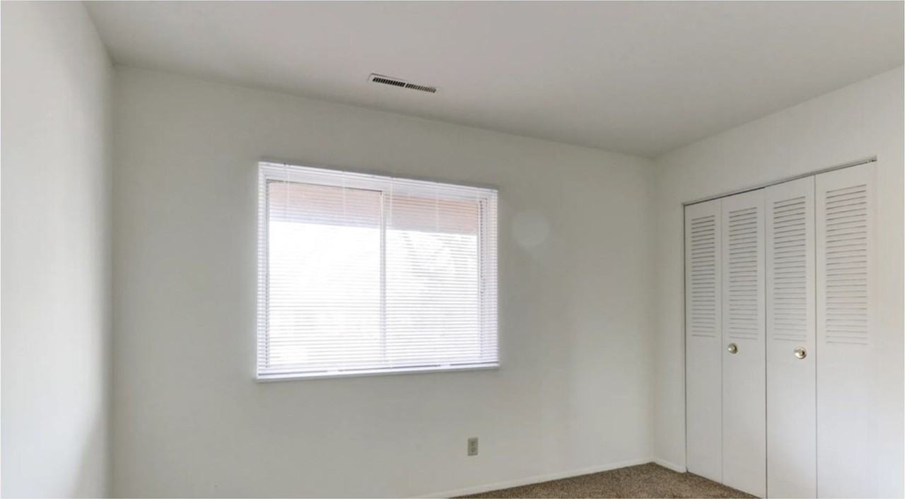 Elkhart Green Apartments - Photo 5 of 11