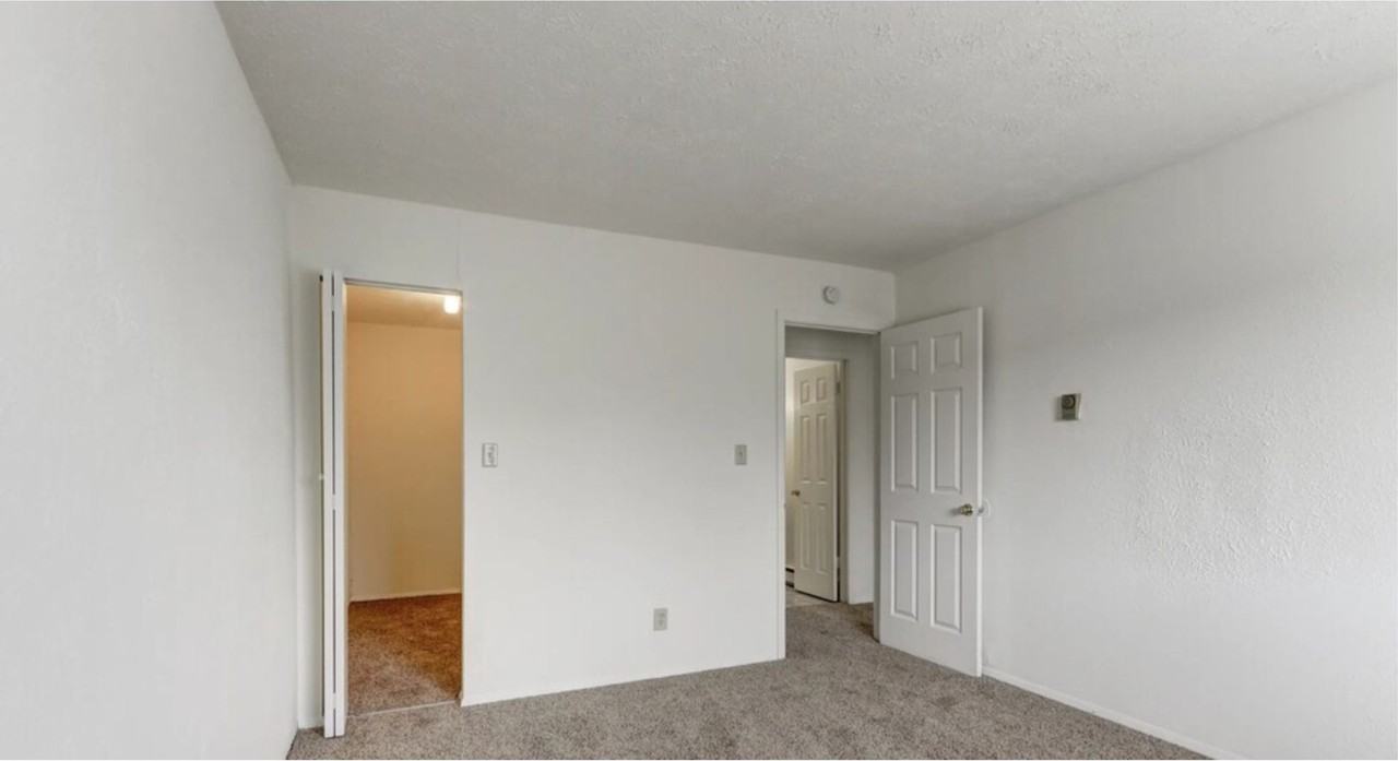 FARMINGTON  HILLS - Photo 4 of 17