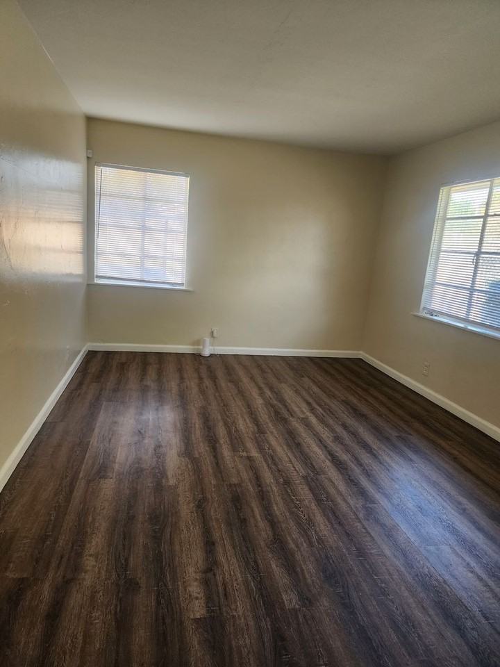 1210 Oregon St #4 - Photo 3 of 9