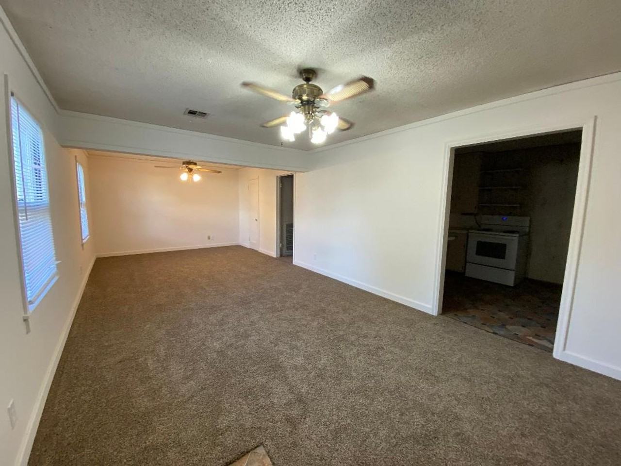 329 East Cottonwood Avenue - Photo 2 of 10