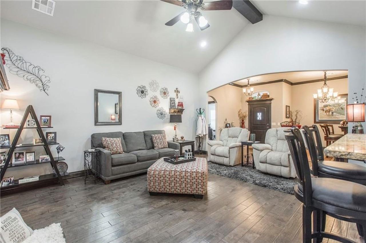 13609 Gentry Dr - Photo 5 of 27