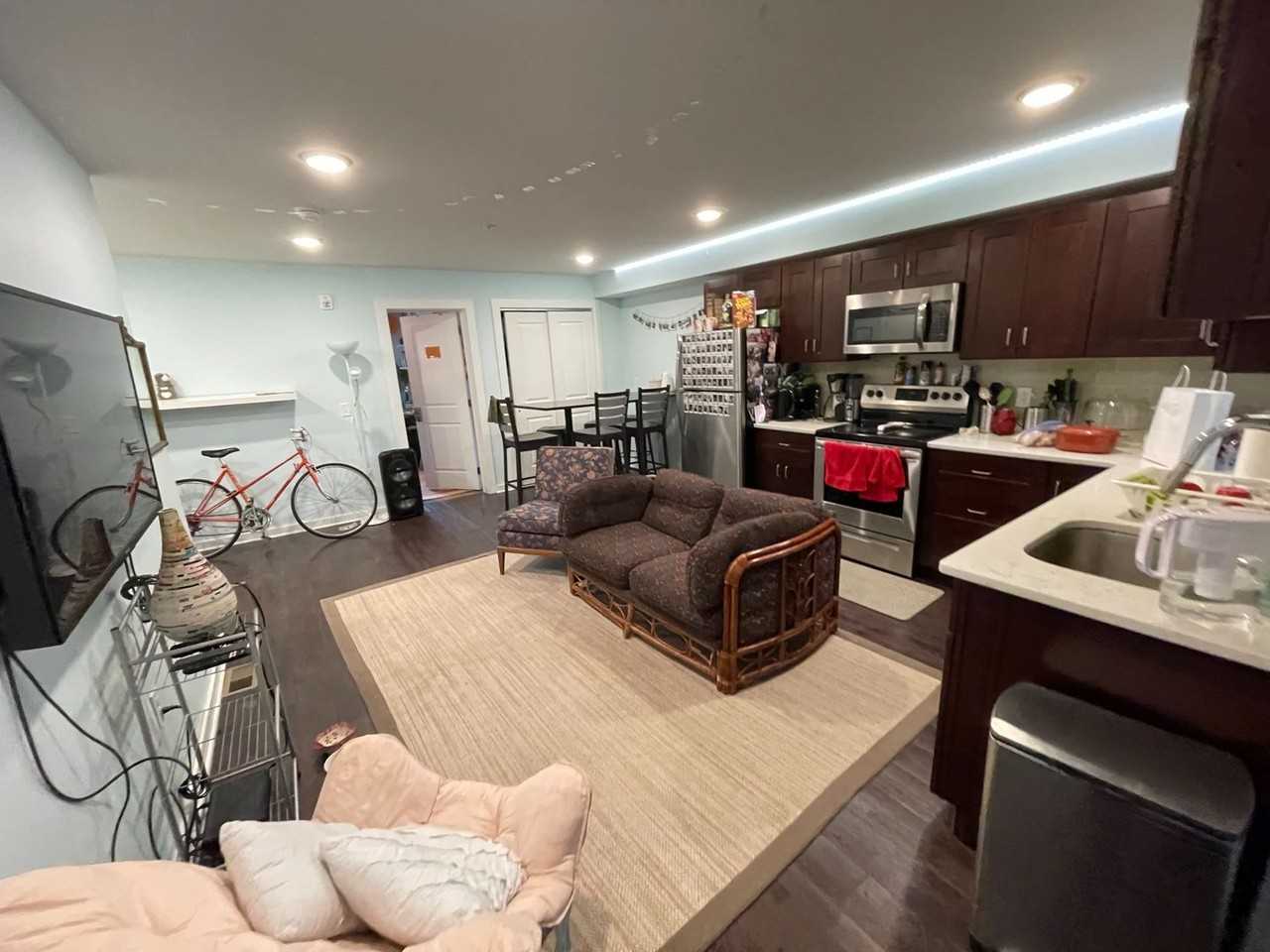 1609 Sydenham - Photo 2 of 50