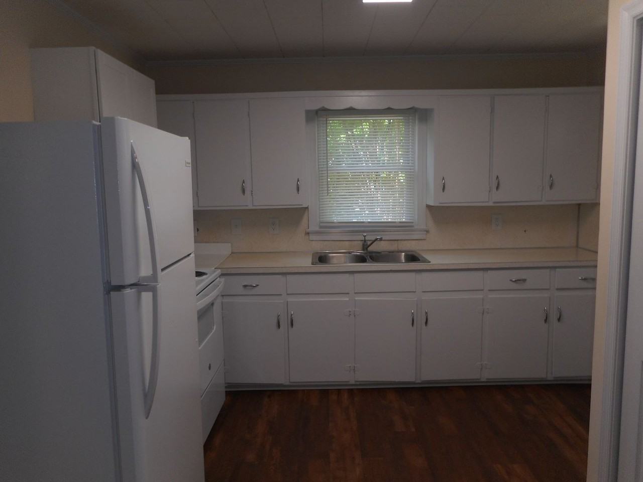 408 Cummings Street - Photo 7 of 16