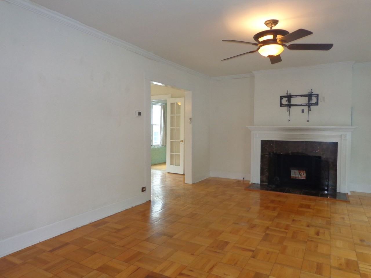 944 Harrington Ave - Photo 4 of 32