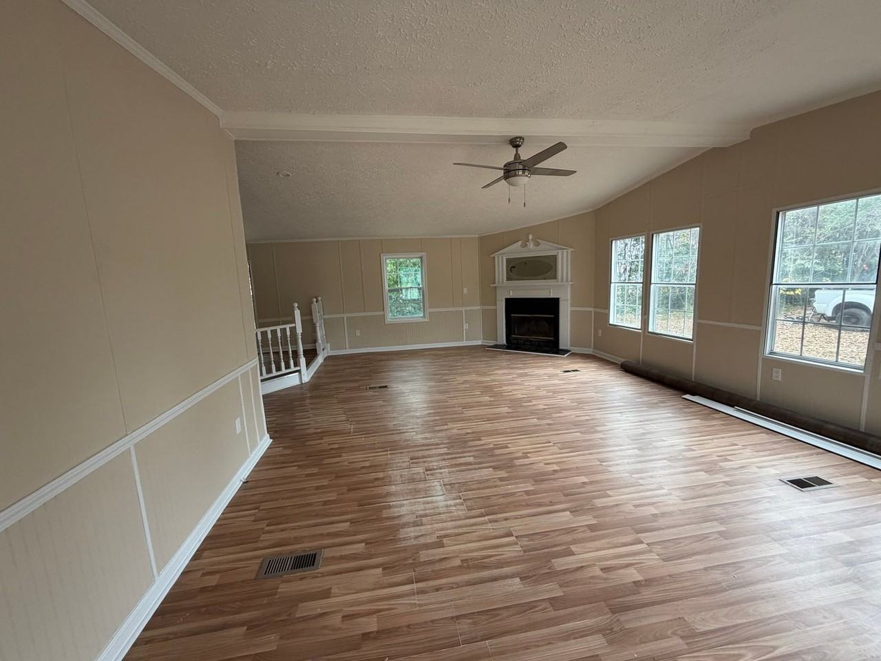 225 North Metts Street - Photo 2 of 16