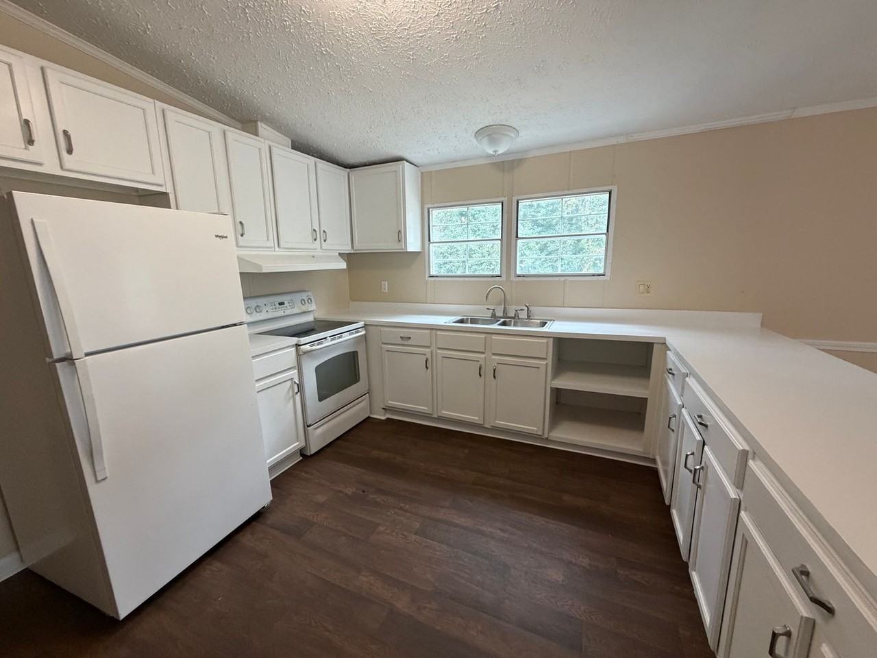 225 North Metts Street - Photo 3 of 16