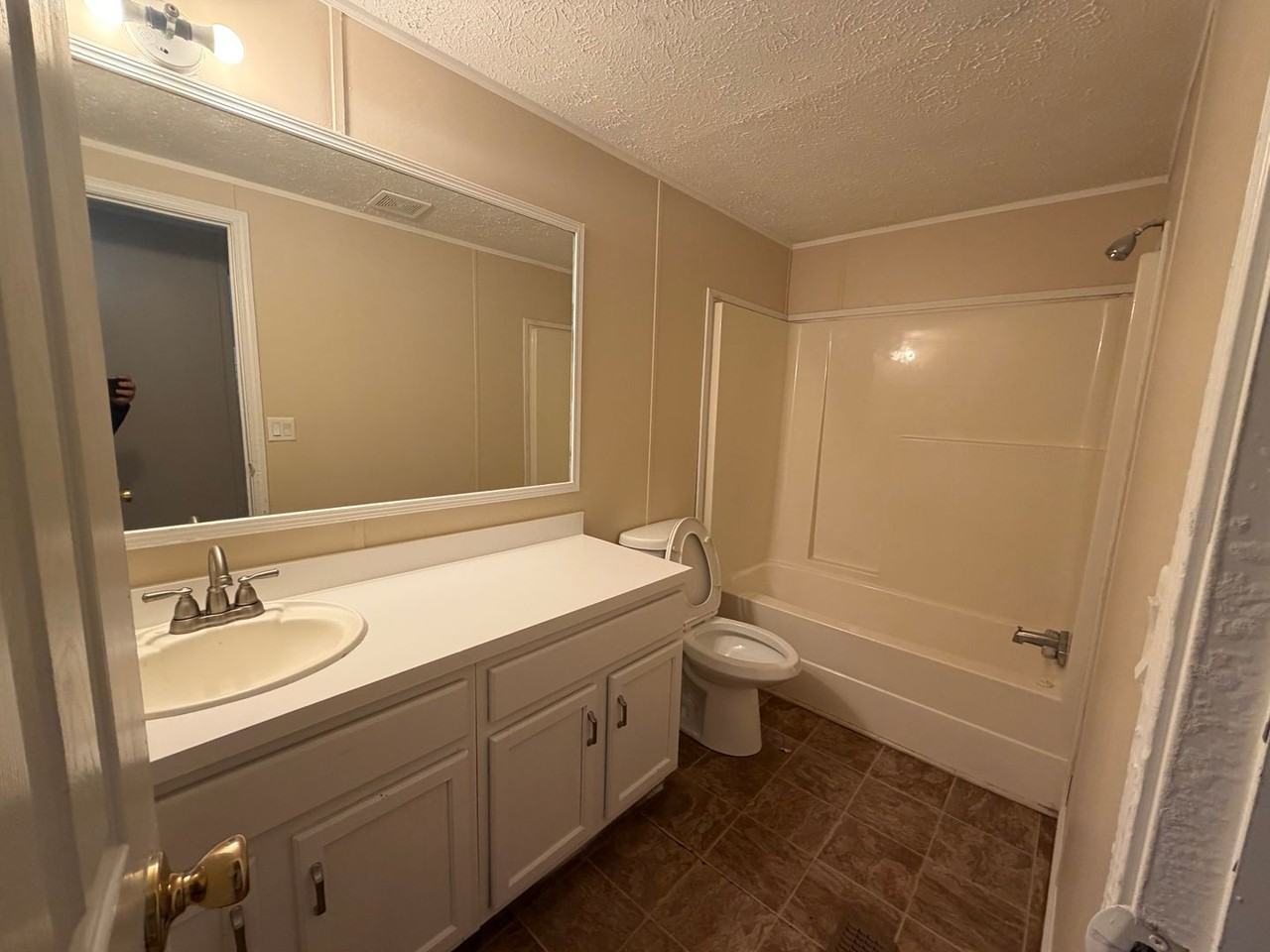 225 North Metts Street - Photo 5 of 16