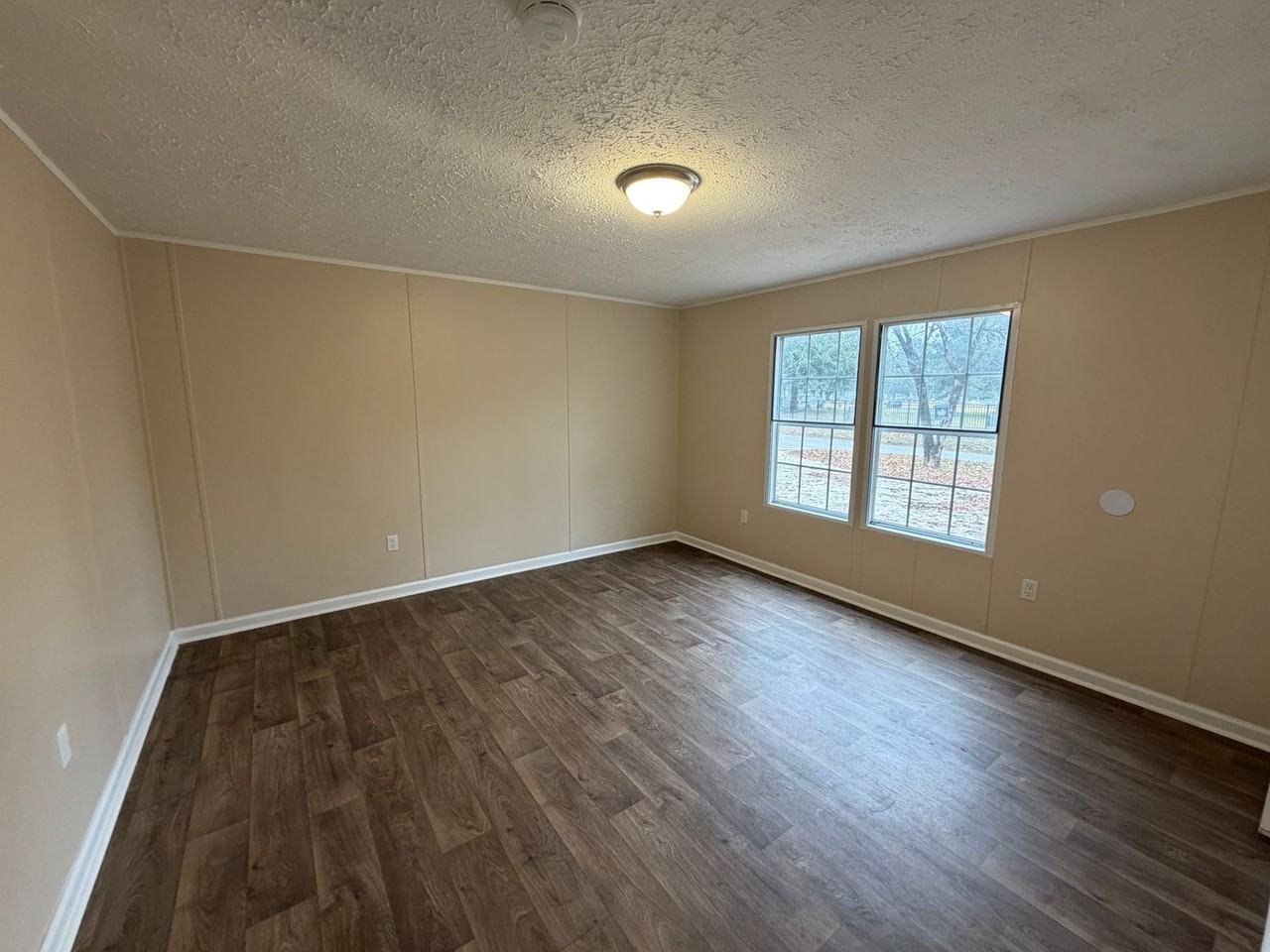 225 North Metts Street - Photo 7 of 16