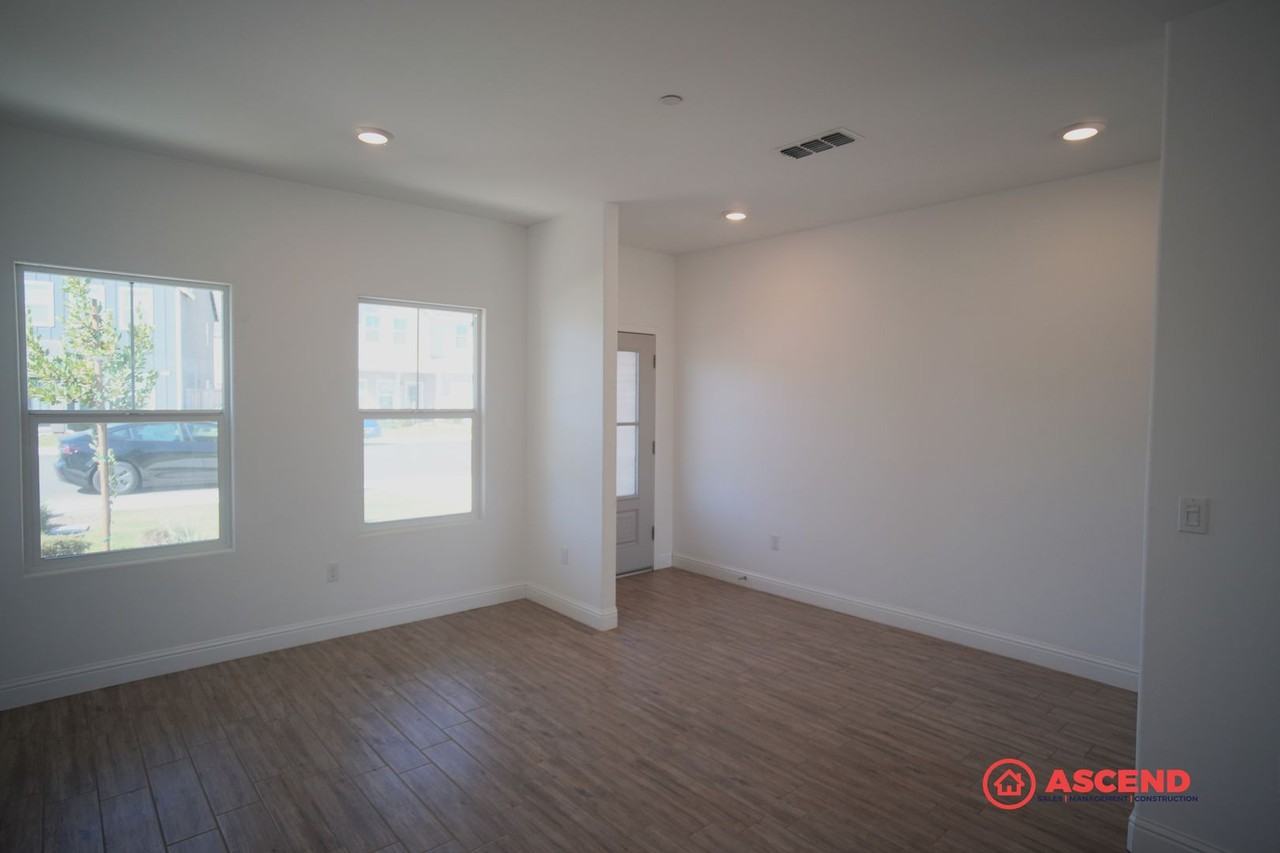 3320 Rustic Woods Lane - Photo 4 of 21