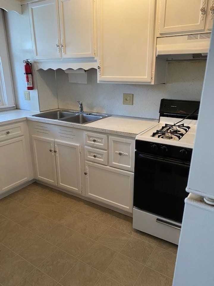 321 Carroll St - Photo 5 of 13