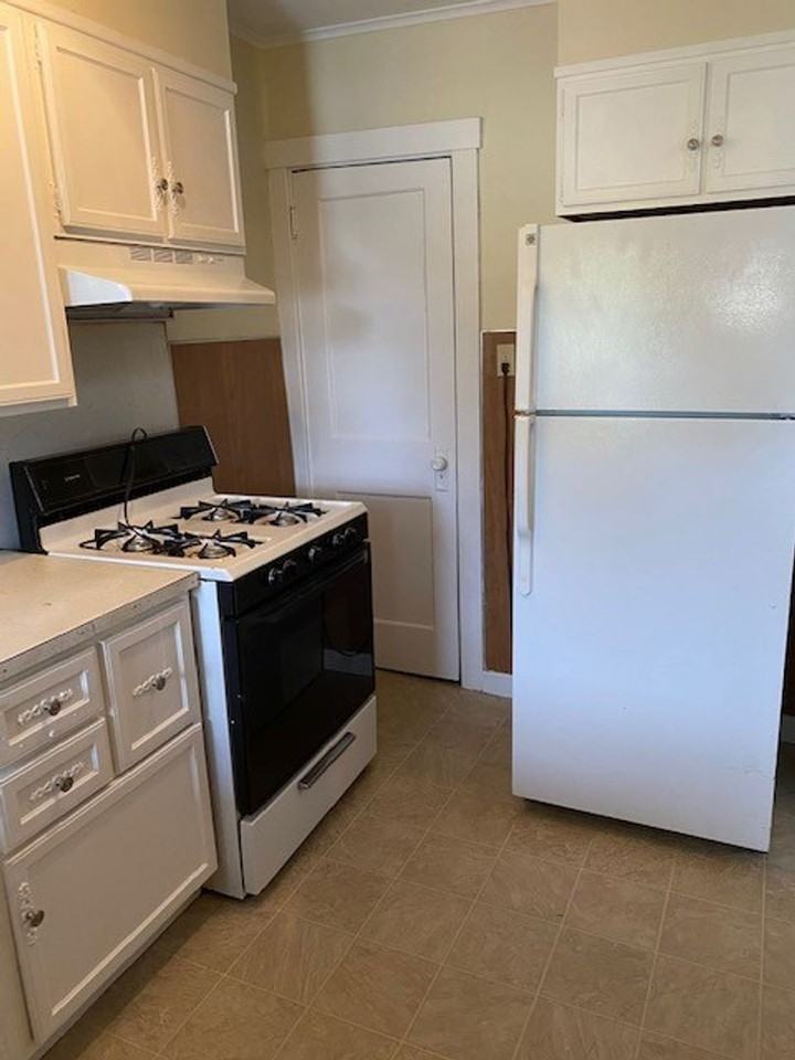 321 Carroll St - Photo 6 of 13