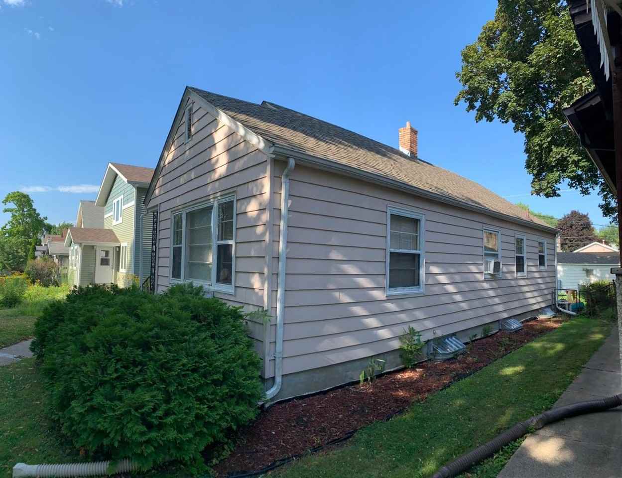 3722 Queen Ave N - Photo 5 of 11