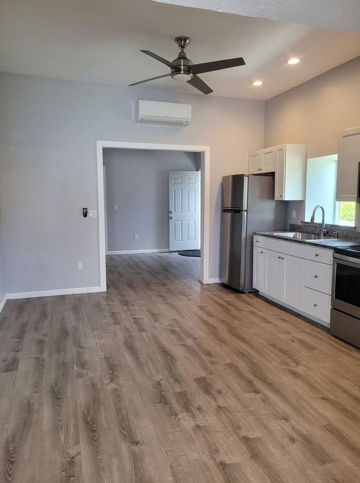 1311 Barelas Street Southwest #B - Photo 2 of 7