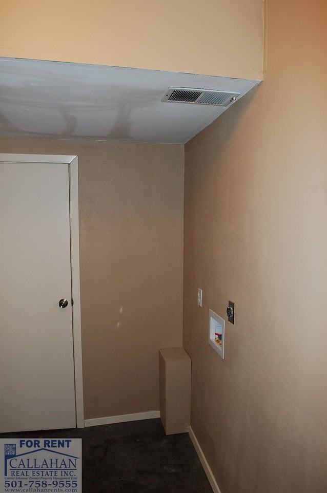 1408 W 58th St - Photo 6 of 27