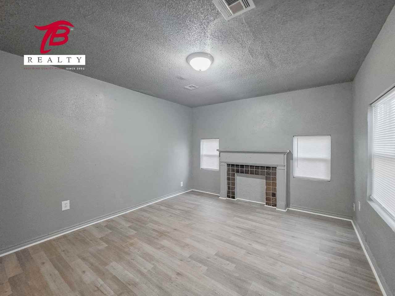 2320 Northeast 20th Street - Photo 2 of 39