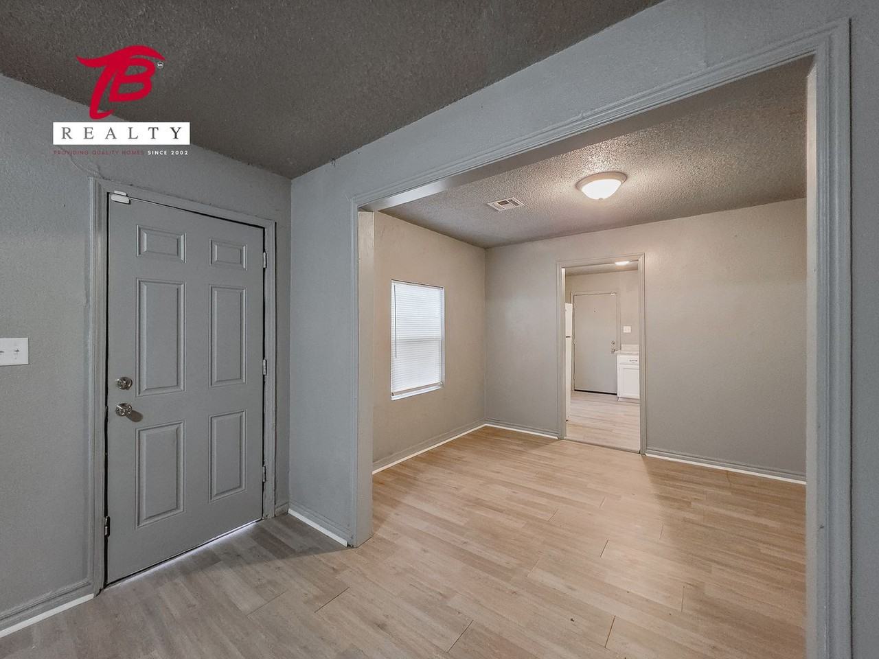 2320 Northeast 20th Street - Photo 3 of 39