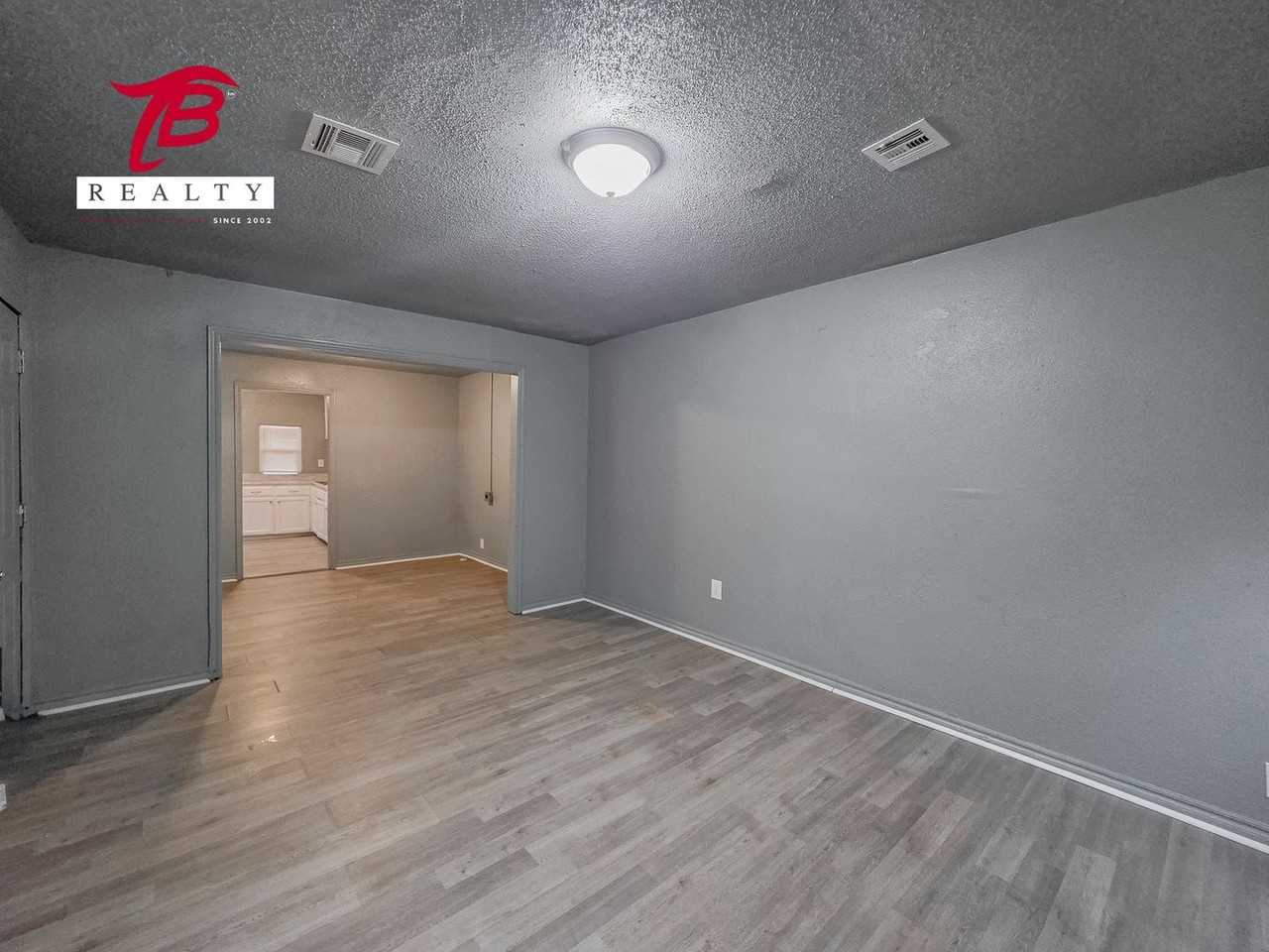 2320 Northeast 20th Street - Photo 4 of 39