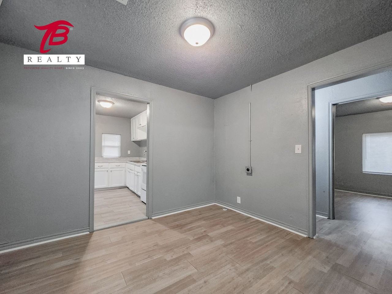 2320 Northeast 20th Street - Photo 5 of 39