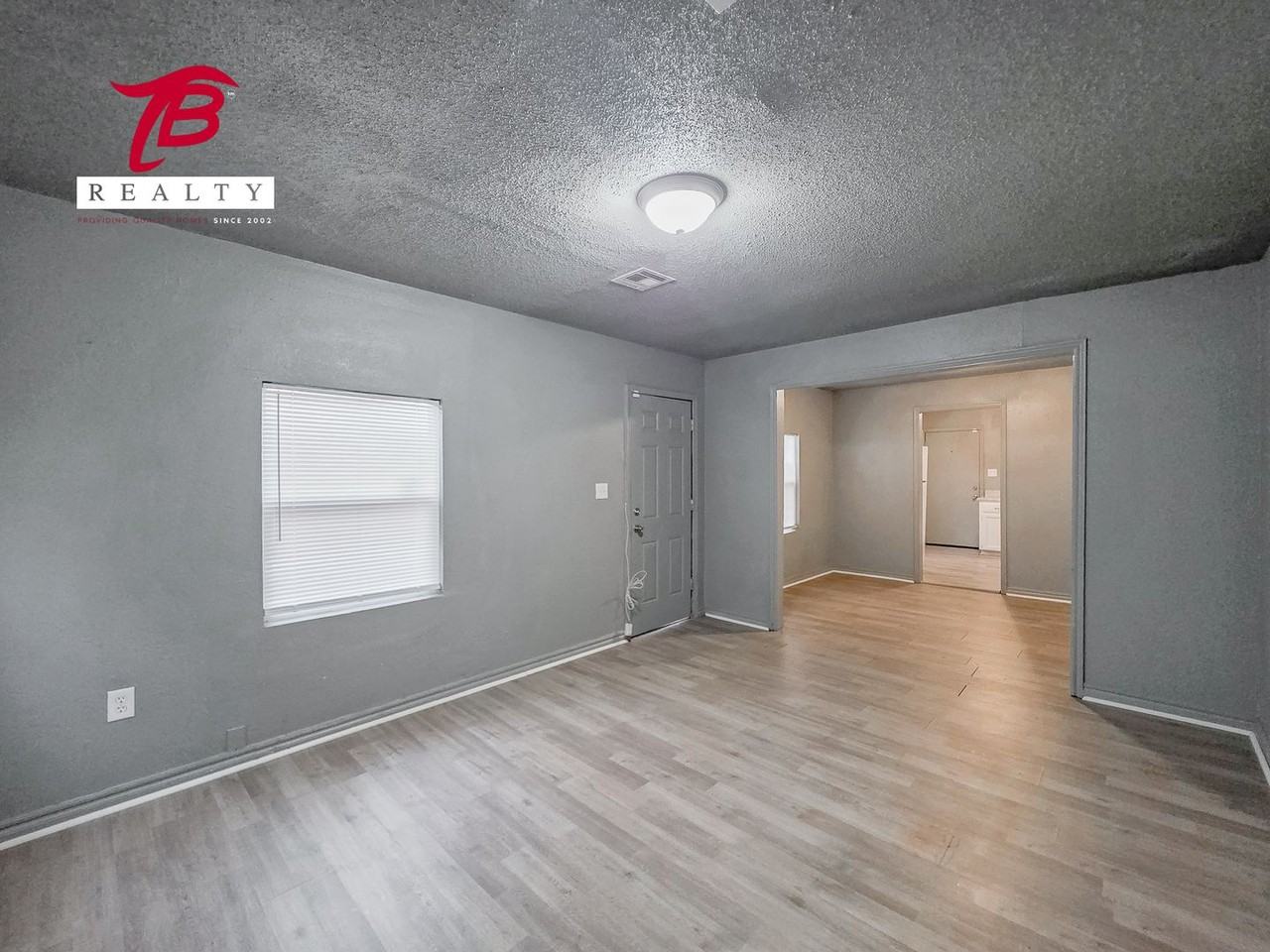 2320 Northeast 20th Street - Photo 6 of 39