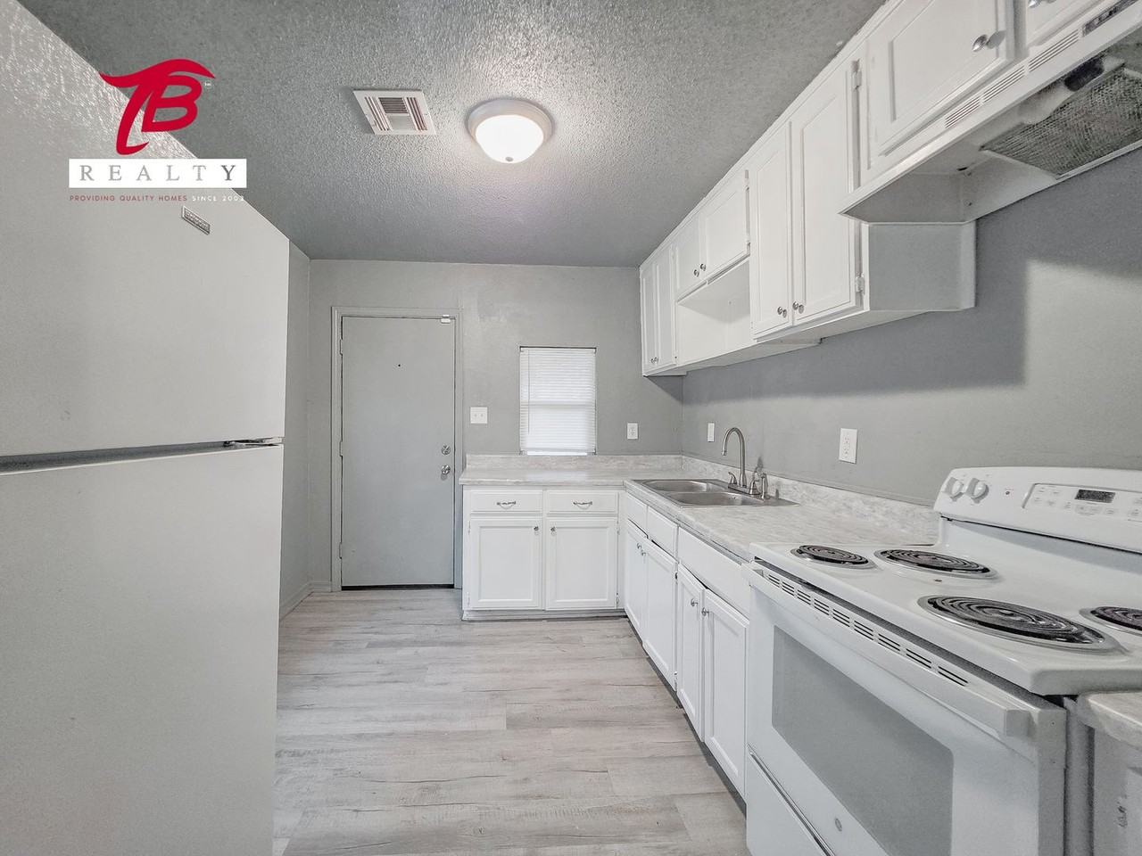 2320 Northeast 20th Street - Photo 7 of 39