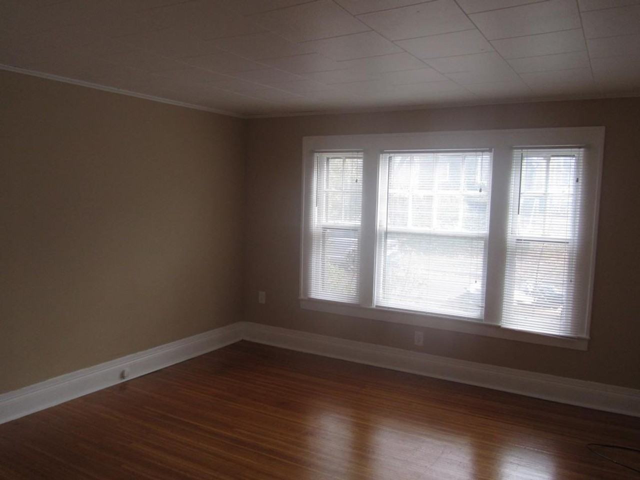 166 Benton St - Photo 3 of 23