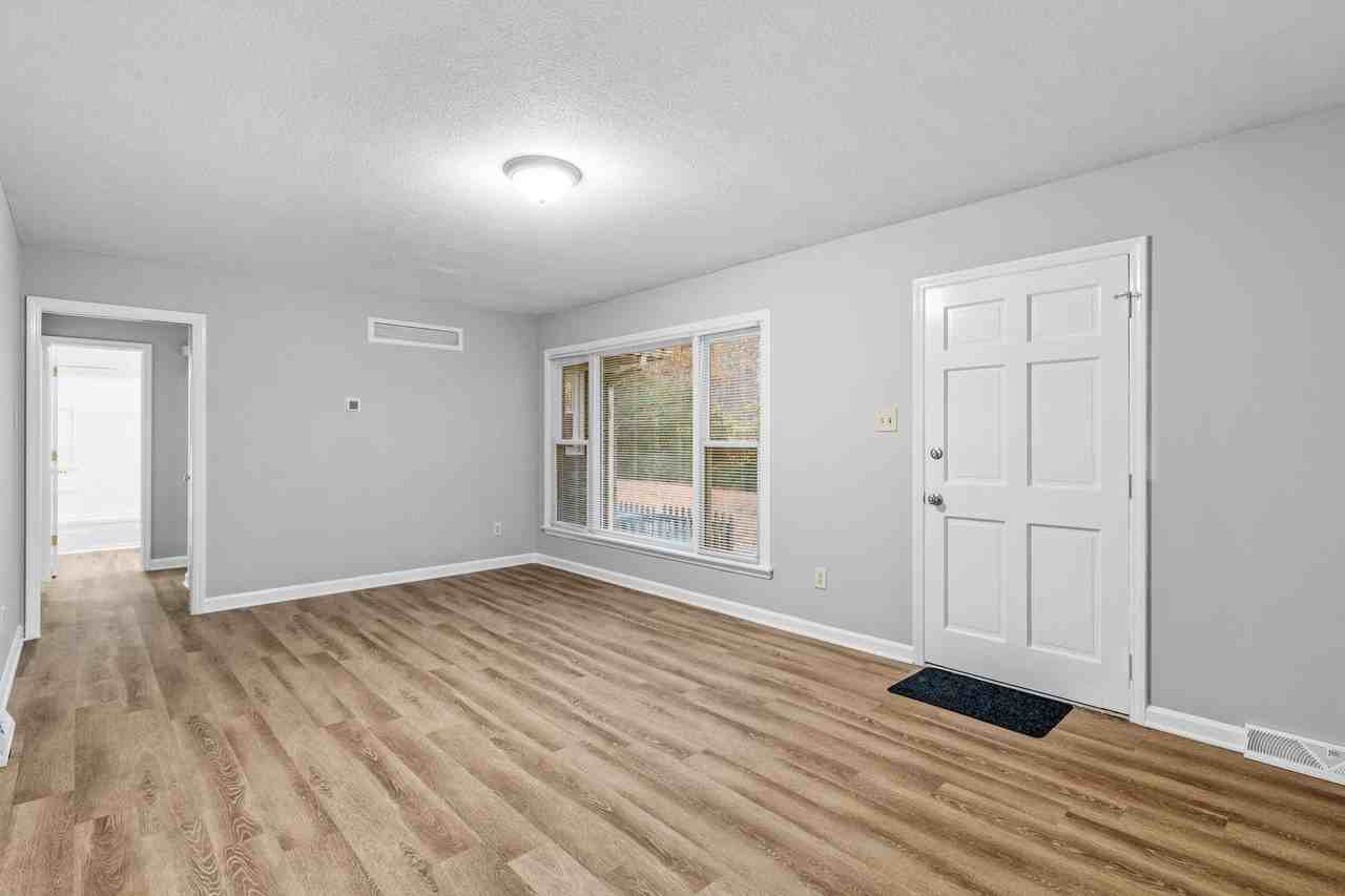 1050 Knox Road - Photo 4 of 26