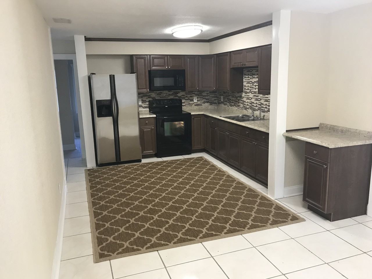 2114 W Grace St - Photo 4 of 21