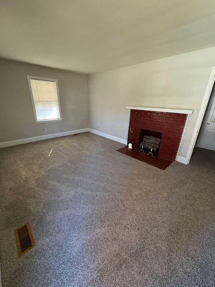 1004 Maplewood Avenue - Photo 2 of 13