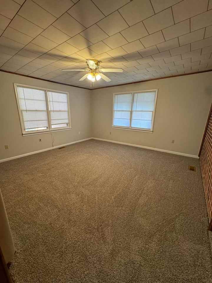 1004 Maplewood Avenue - Photo 5 of 13