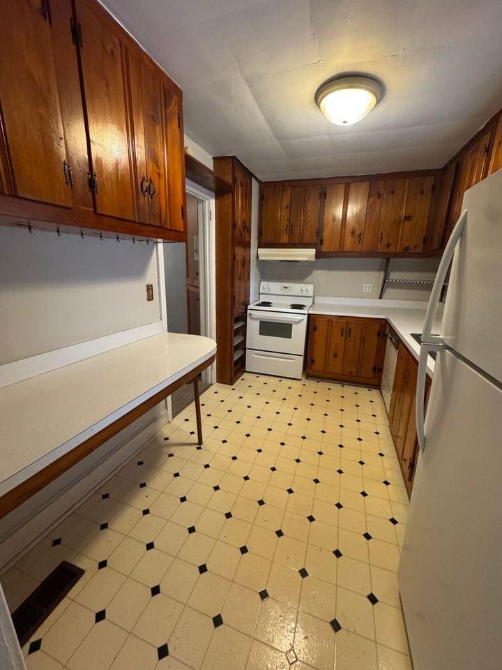 1004 Maplewood Avenue - Photo 7 of 13