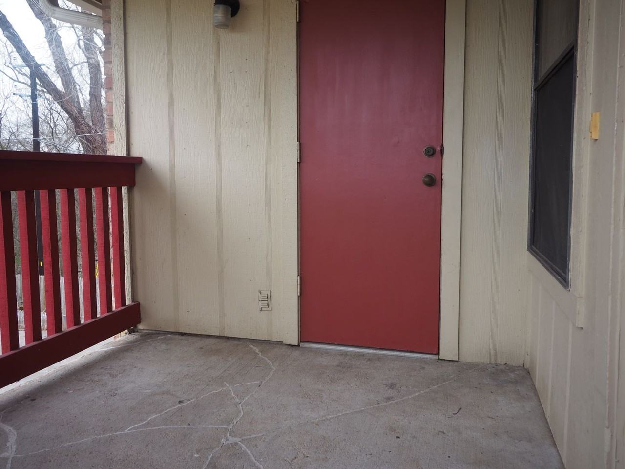 11300 Nicole Cv Apt D - Photo 3 of 14