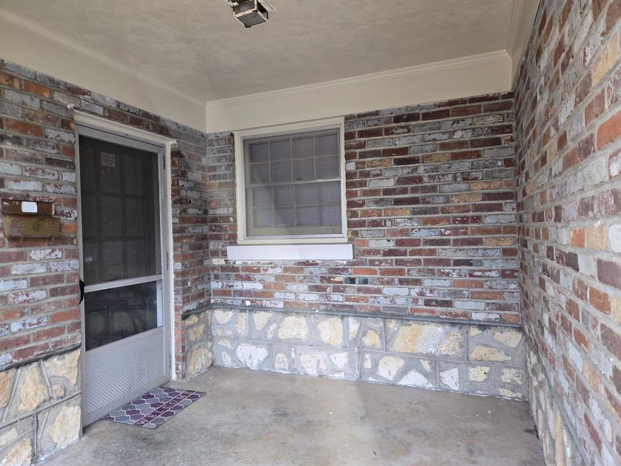 213 Boiling Springs Drive - Photo 2 of 18