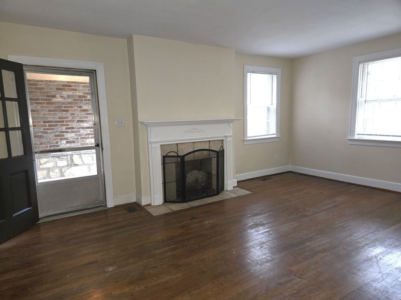 213 Boiling Springs Drive - Photo 3 of 18