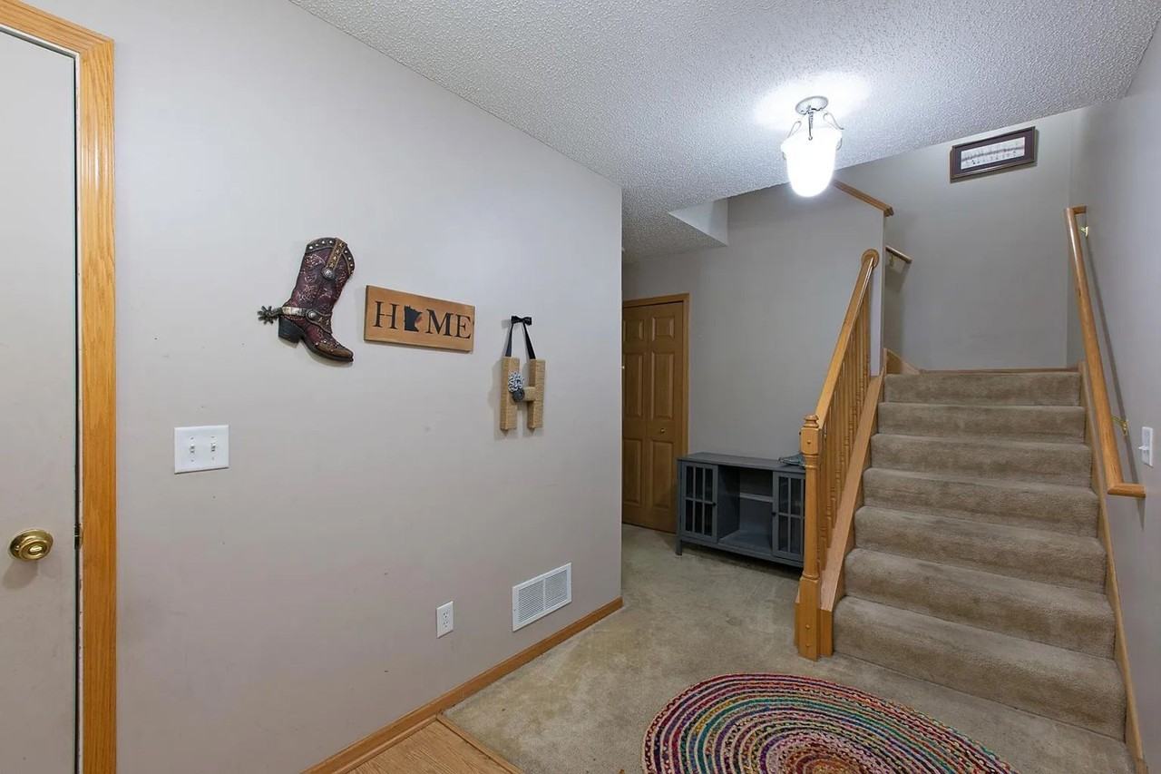 6893 Pine Crest Trl S - Photo 3 of 24