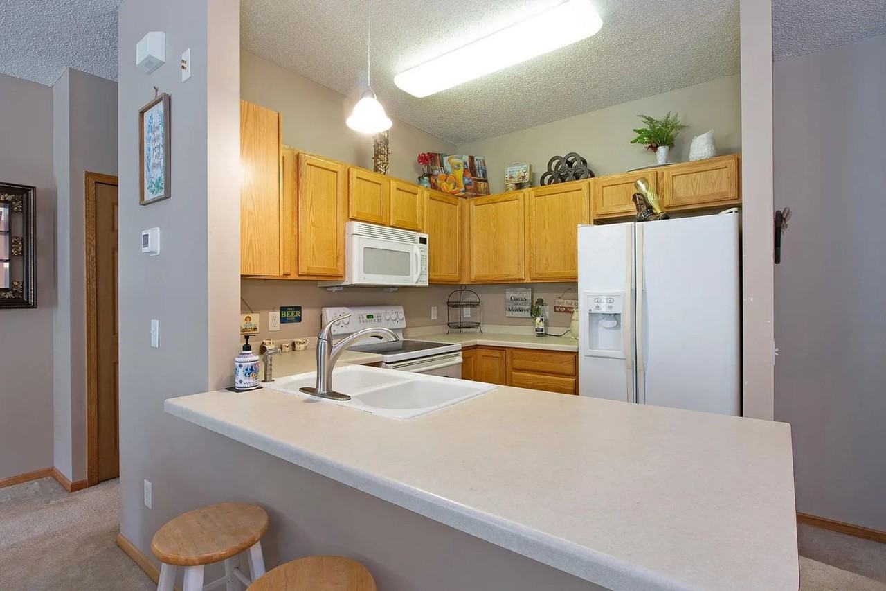 6893 Pine Crest Trl S - Photo 5 of 24