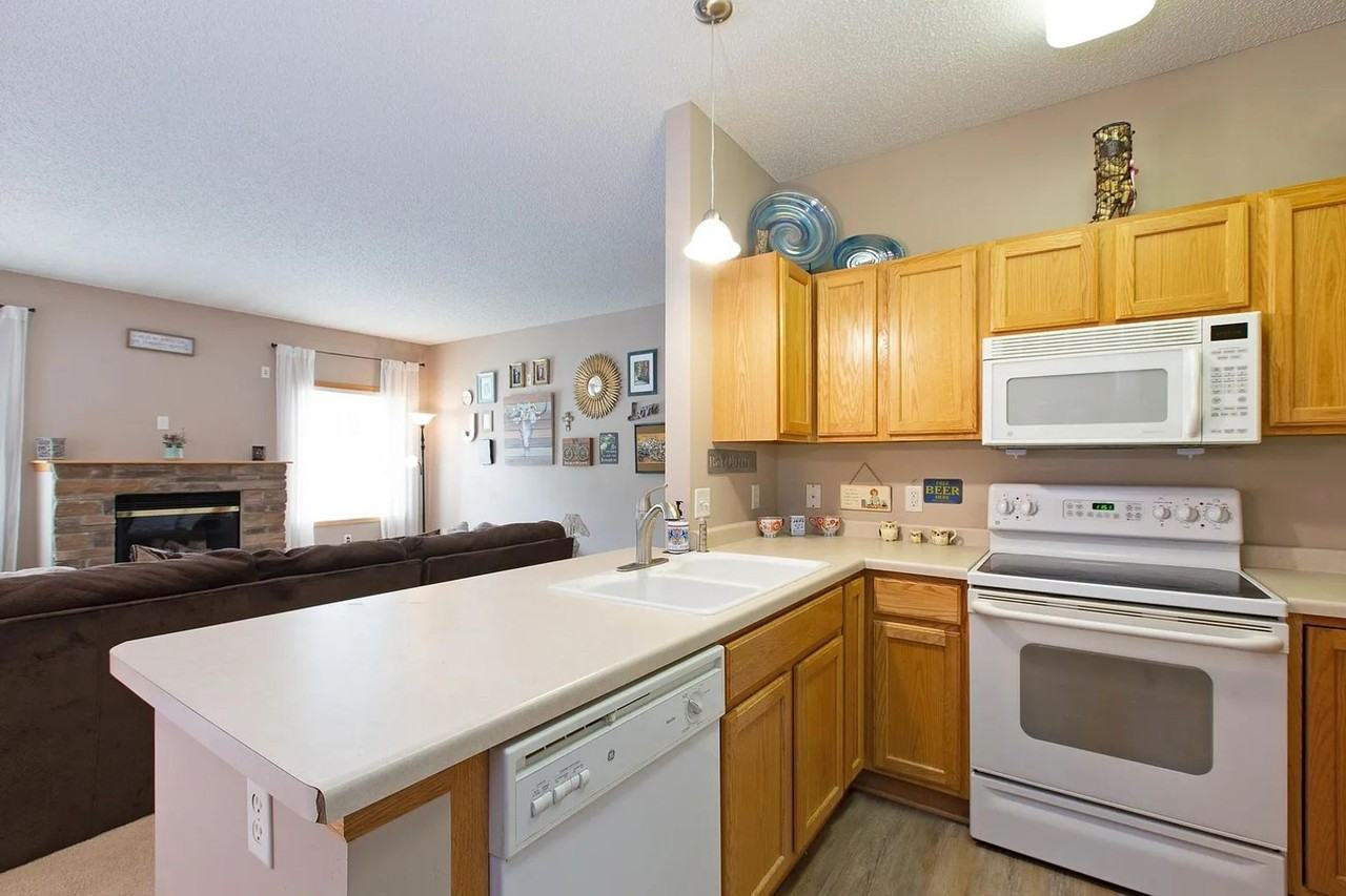 6893 Pine Crest Trl S - Photo 6 of 24