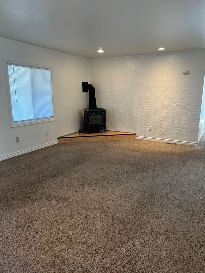 4022 Delaware Avenue - Photo 3 of 12