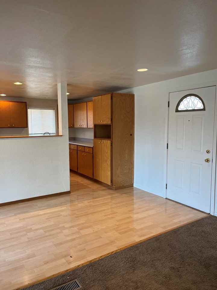 4022 Delaware Avenue - Photo 4 of 12