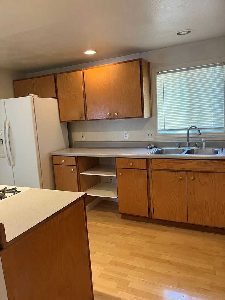 4022 Delaware Avenue - Photo 5 of 12